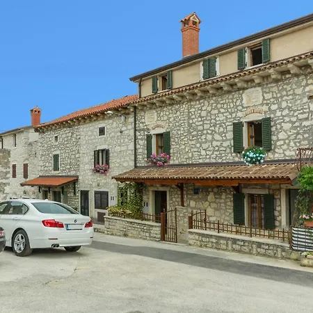 Apartment Nilda 2 Funtana